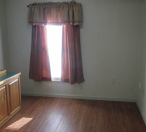 5th image of 406 E Saint Petersburg St