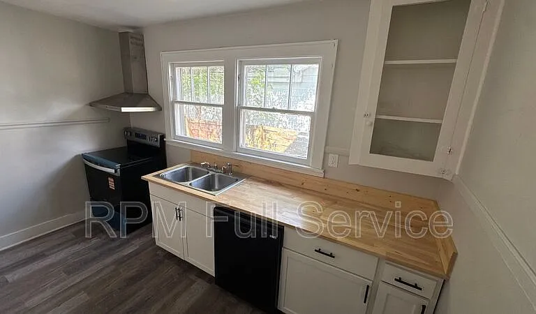 423 Maple St #B — Photo 4