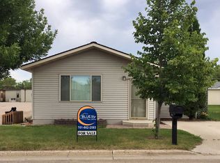 207 3rd St NW, Devils Lake, ND 58301
