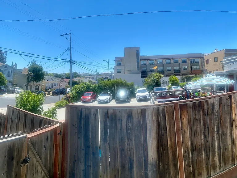 433 Mastick Ave — Photo 12
