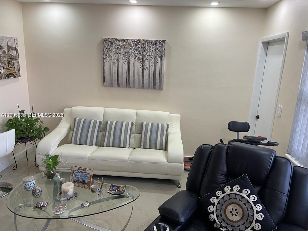3200 NE 7th Ct APT 306C, photo 8
