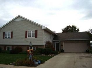 2409 Arlington Cir, Pekin, IL 61554