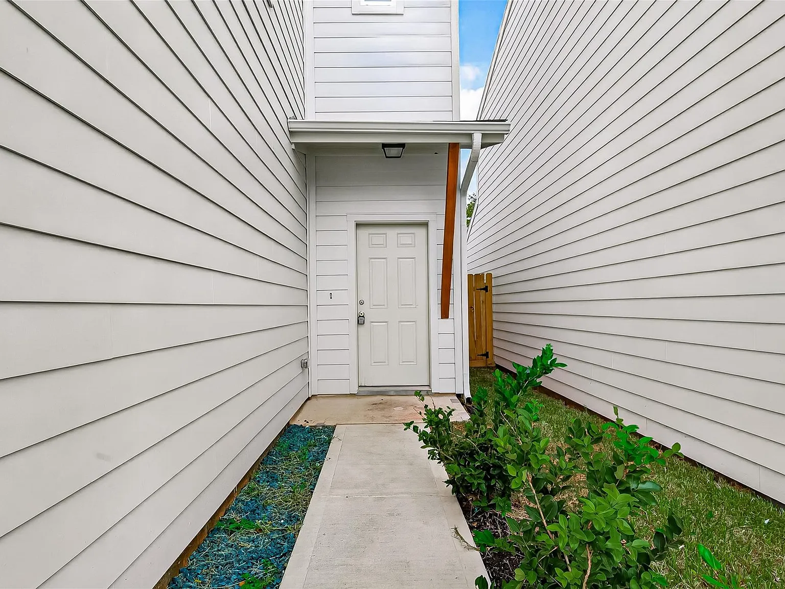 3 bed, 2.5 bath, 1450 sqft, $1,750 — Photo 4