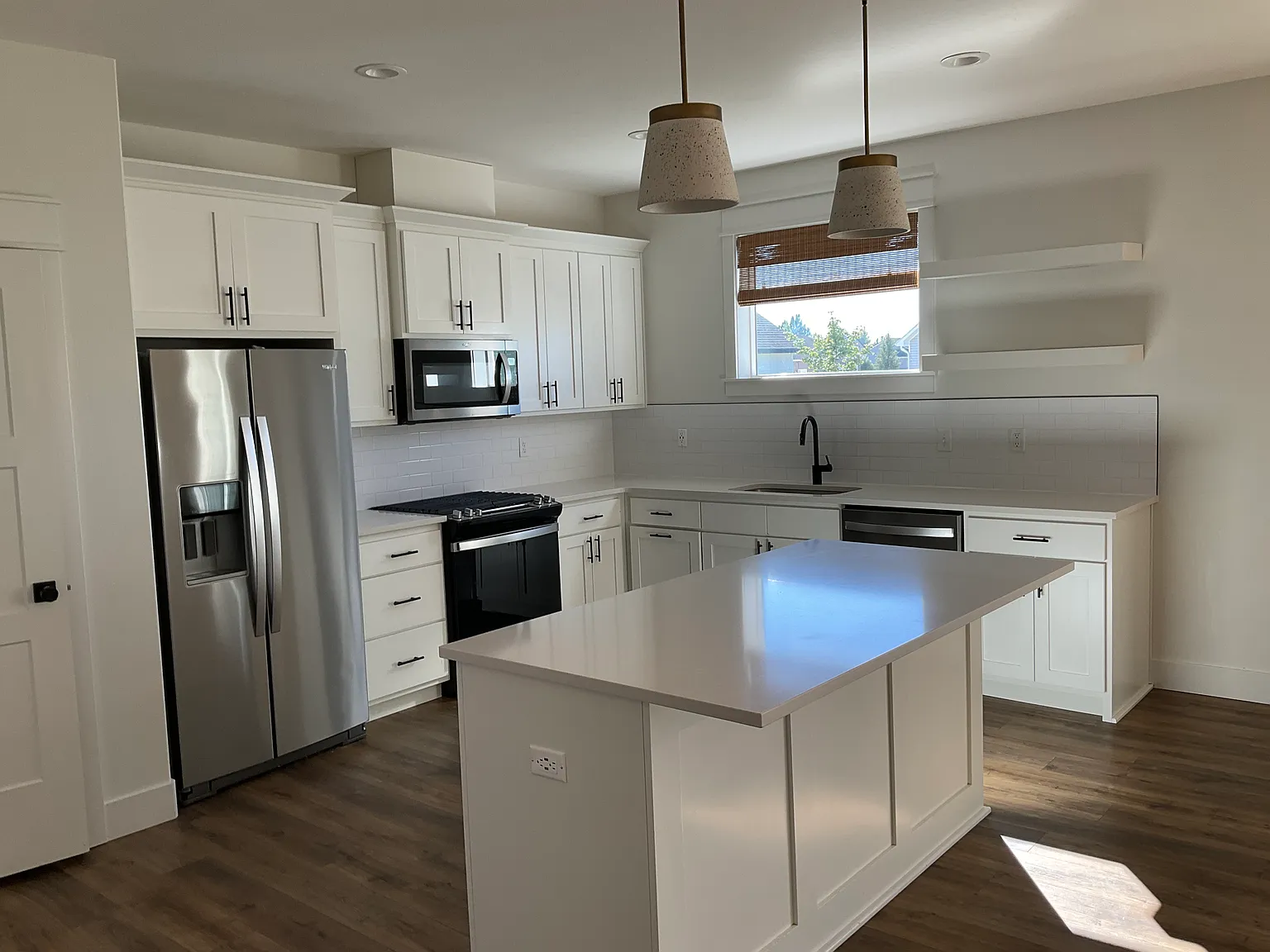 6 bed, 3624 sqft, $2,700 — Photo 4