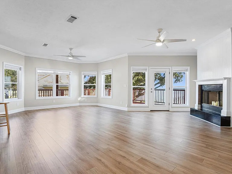 3917 Bay Front Rd — Photo 4