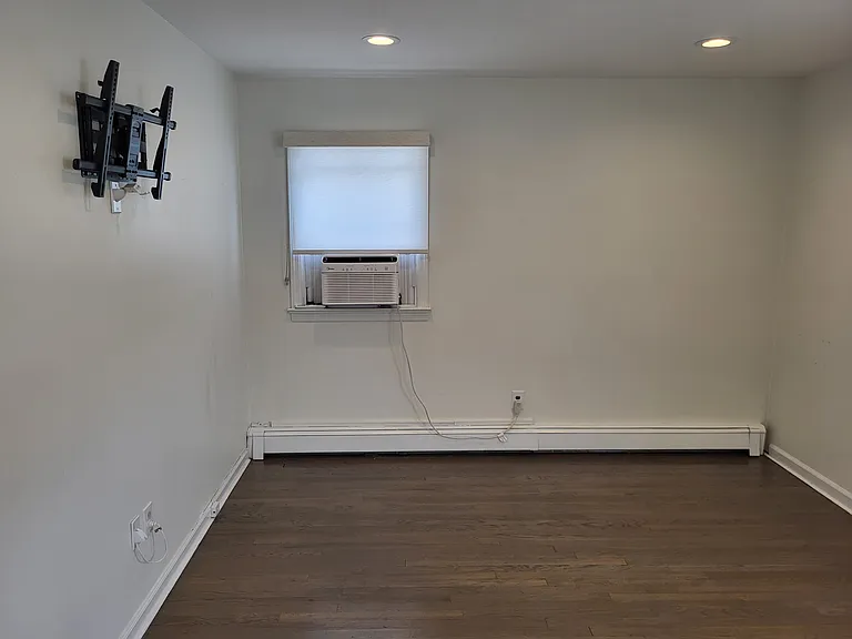 722 Tyler St #1 — Photo 8