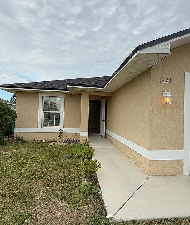 1st image of 1621 SW 33rd St #1621