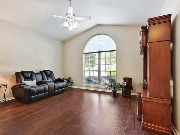5th image of 613 Catherine Foster Ln