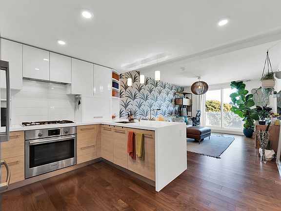 3rd image of 555 Fulton St #423