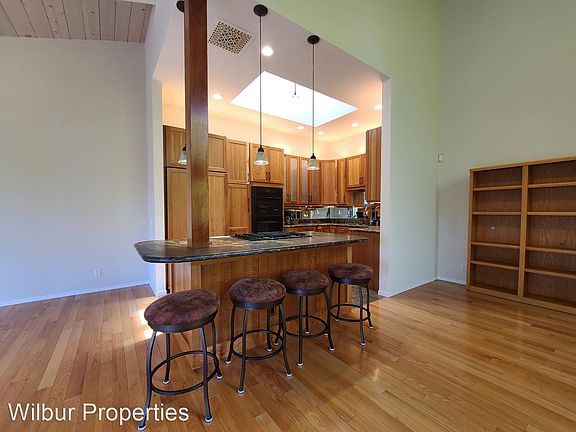 4th image of 178 Sand Hill Cir