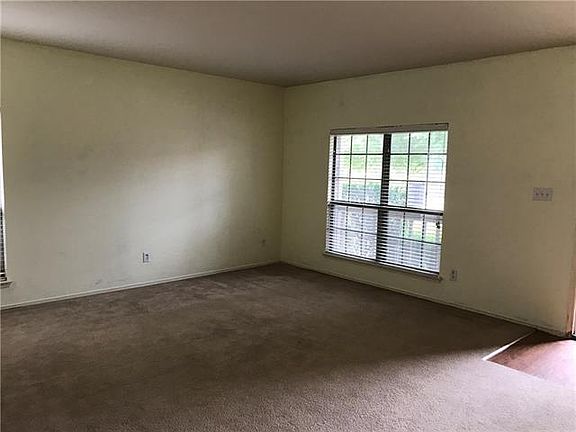 3rd image of 9004 Post Oak Dr