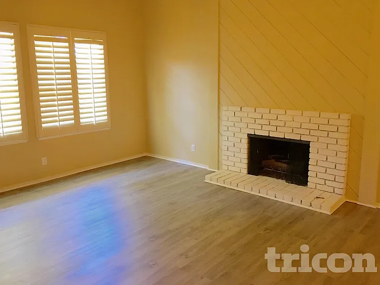 320 Oliveiro Ct — Photo 2