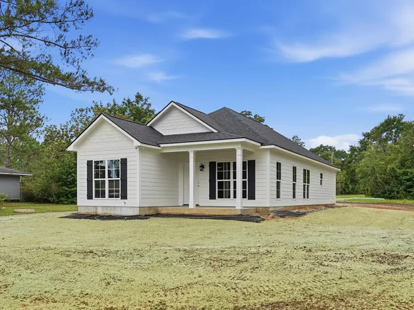 106 Pine Point Cir, Sylvester, GA 31791