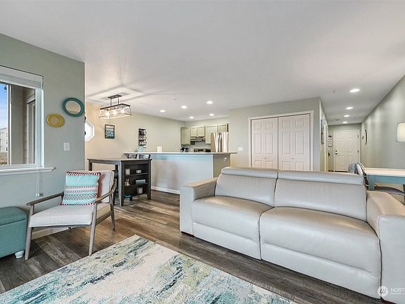 3rd image of 1600 W Ocean Avenue #113