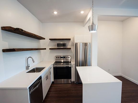 Eat In Kitchen - 1026 Madison Street Syracuse Campus Prime