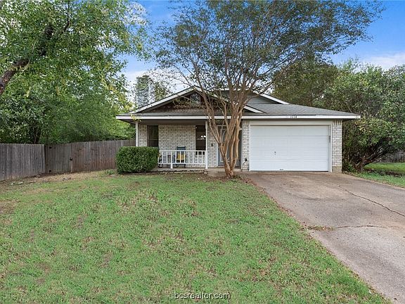 3rd image of 1114 Paintbrush Cir