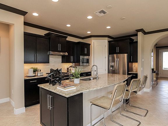 5th image of 211 SE Courances Dr