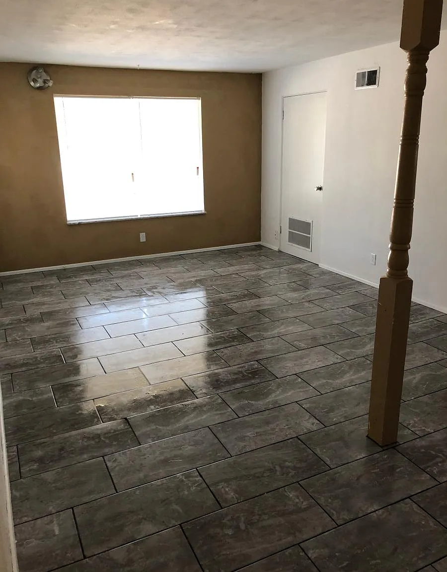 217 Anderson Lane — Photo 2
