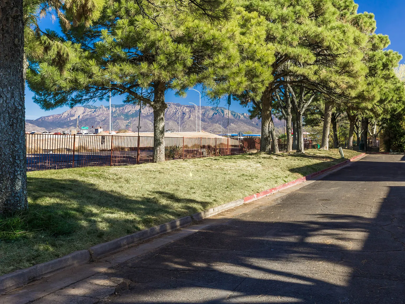 Desert Creek Apartments — Photo 3