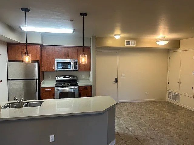 131 Lighthouse Ave — Photo 8