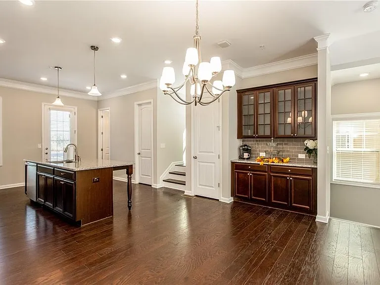 335 Beacons Pl — Photo 12