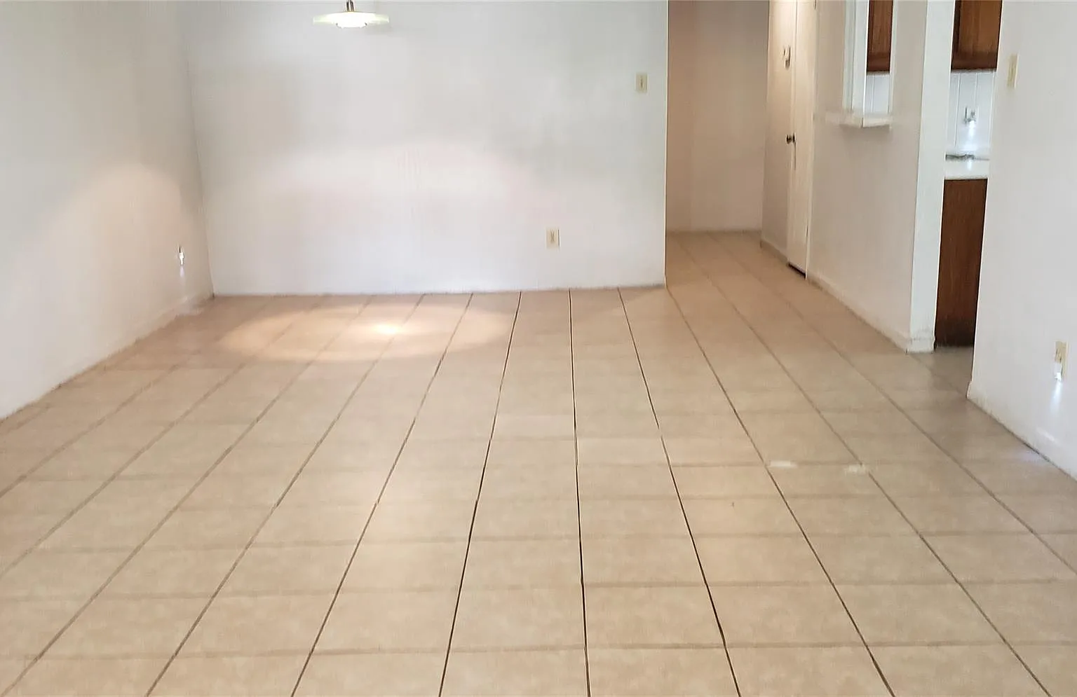 3 bed, 2.0 bath, 1406 sqft, $1,700 — Photo 2