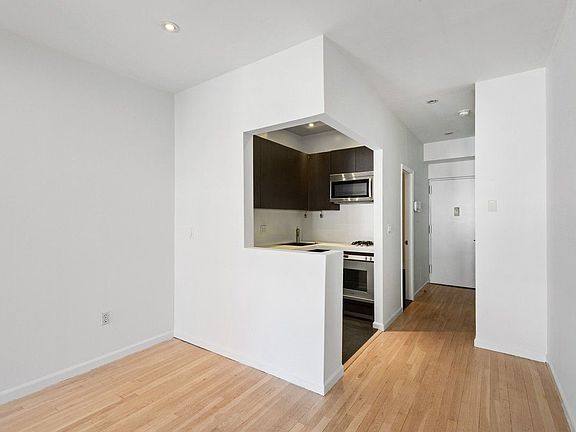 2nd image of 186 W 80th St APT 4E