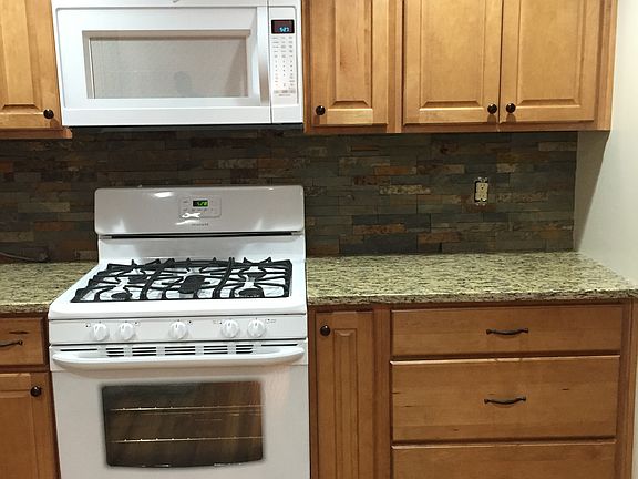 5th image of 8027 Castle Rock Dr NE
