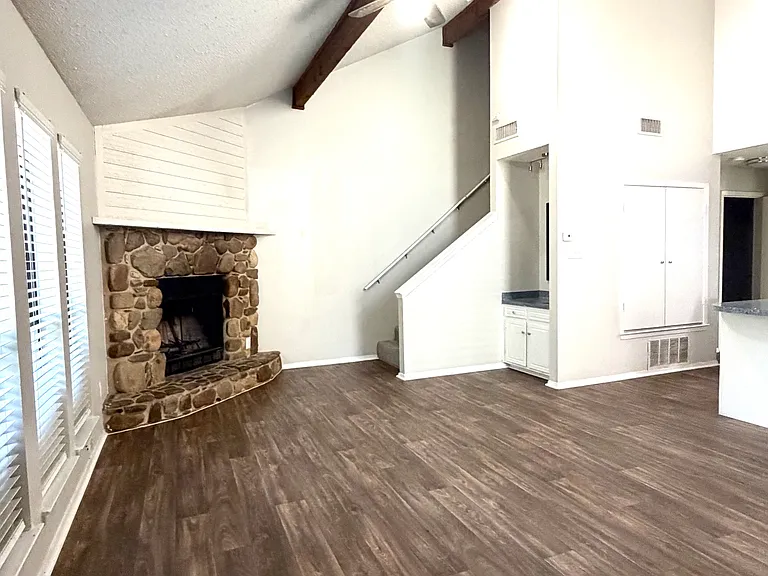949 Creekside Dr #949 — Photo 2