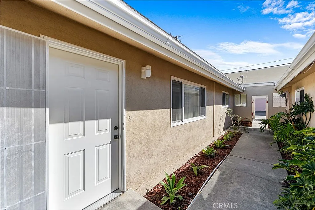 2 bed, 1050 sqft, $2,800 — Photo 4