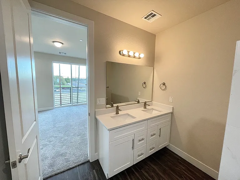 150 S Horne #106 — Photo 13