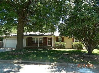 8 Terrace Dr, Winfield, KS 67156