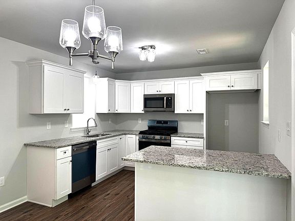 5th image of 1103 Holly Berry Ln