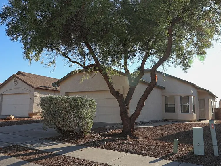 9258 E Muleshoe St — Photo 1