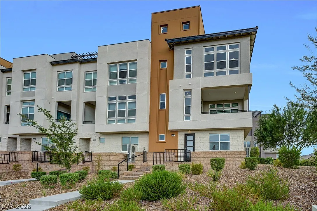 3 bed, 4.0 bath, 2364 sqft, $5,000 — Photo 3