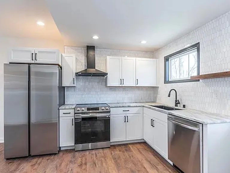 732 Bellaire Ave — Photo 9