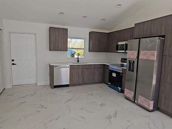 3rd image of 323 Hoover Ave NE