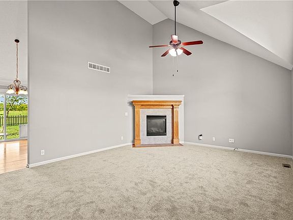 4th image of 15714 Richmond Ave