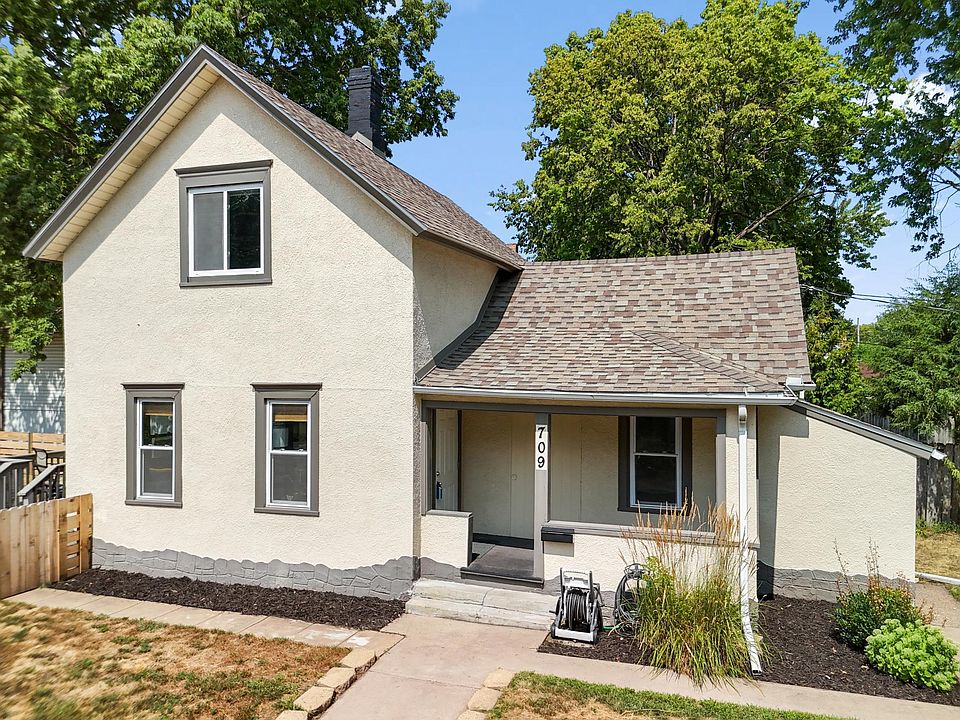 1st image of 709 24th Ave NE