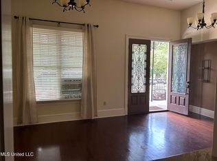 630 Washington Ave #F, Ocean Springs, MS 39564
