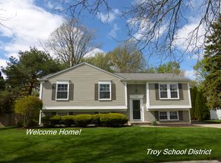 645 Hidden Ridge Dr, Troy, MI 48083