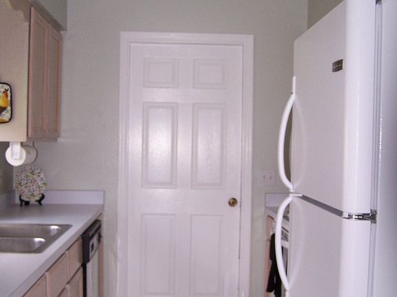 3rd image of 1933 Glory Ave