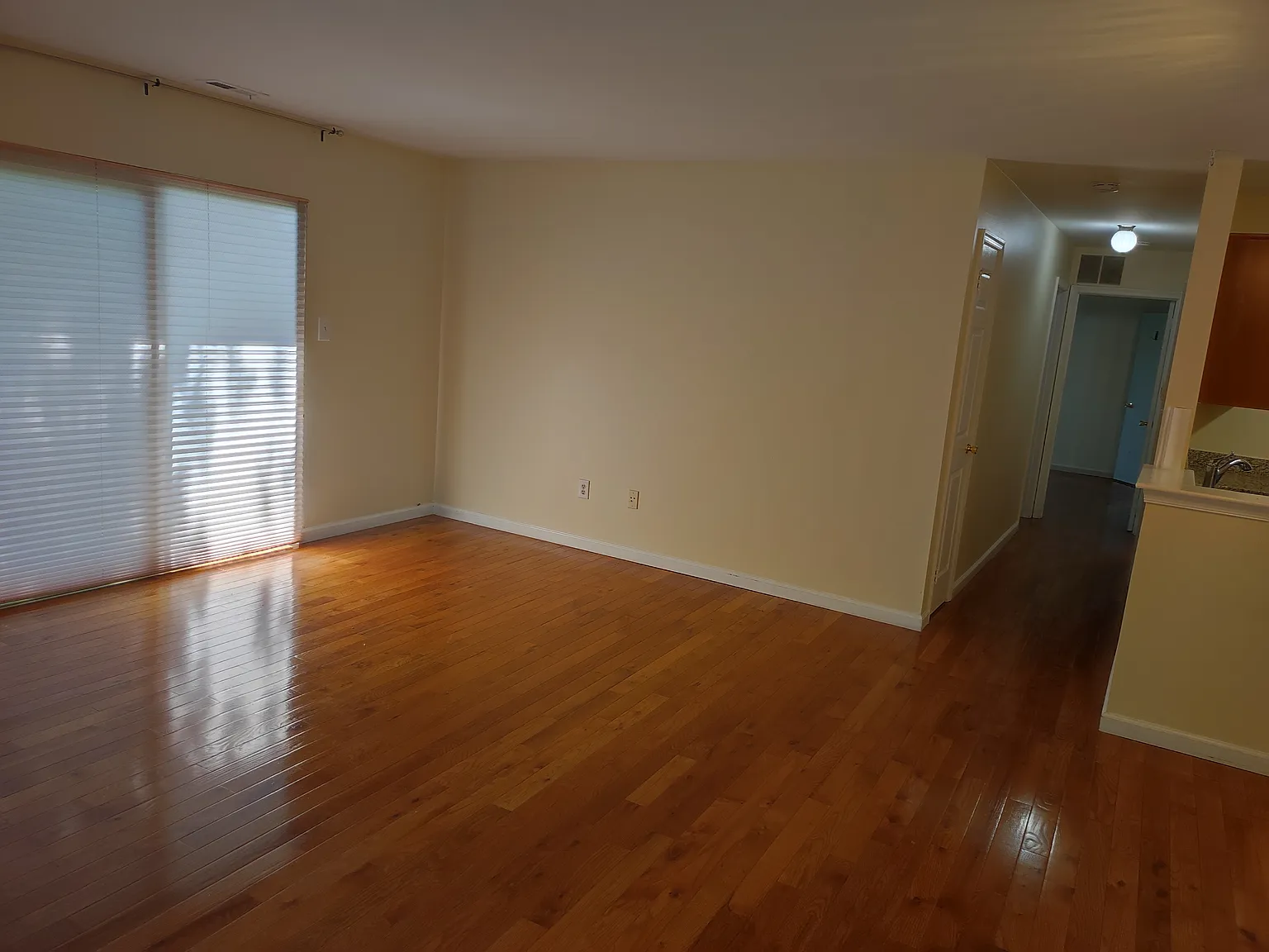 2 bed, 1112 sqft, $2,000 — Photo 2
