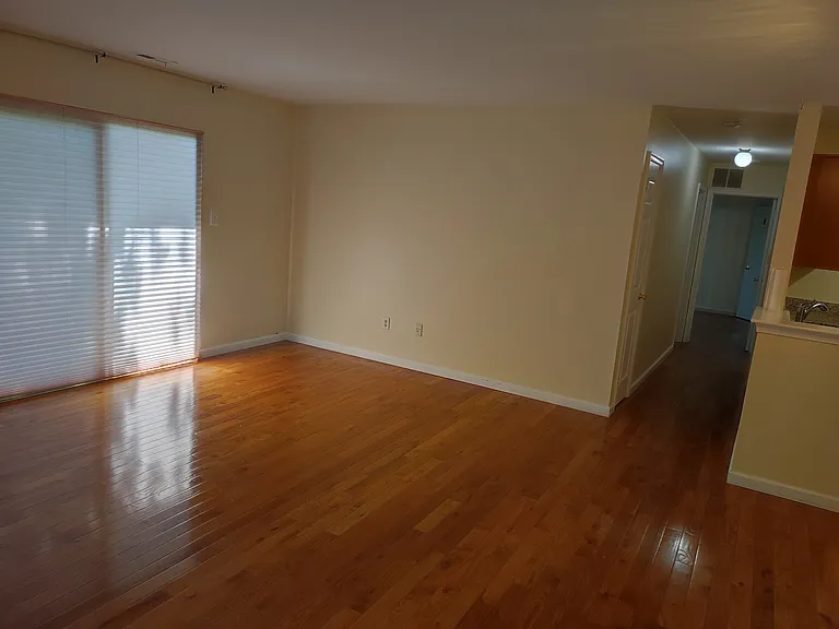 403 Lucas Ln — Photo 2