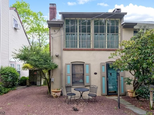 43 Quarry St, Lambertville City, NJ 08530