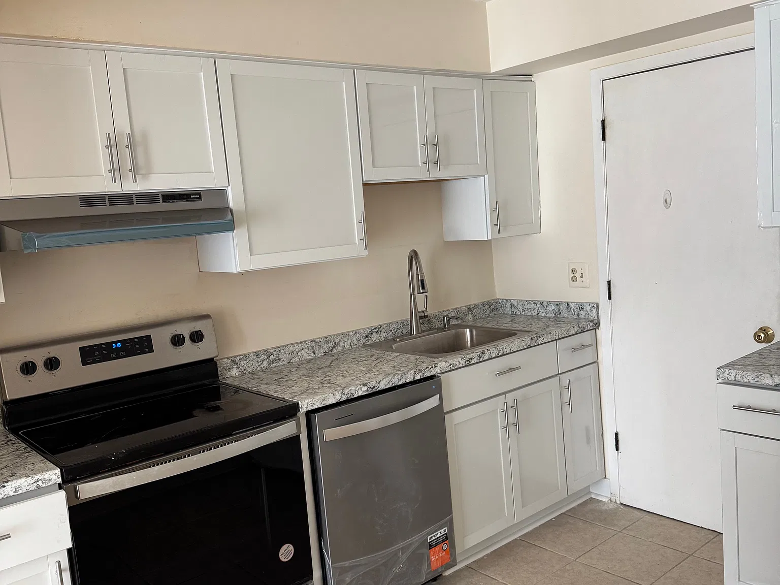 2 bed, 1.5 bath, 1254 sqft, $1,850 — Photo 2
