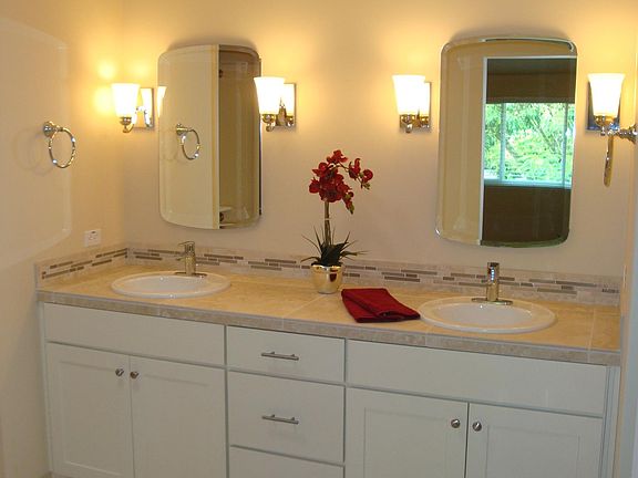 3rd image of 77 Fountainhead Ct