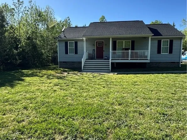 167 Sandy Point Rd, West Point, VA 23181