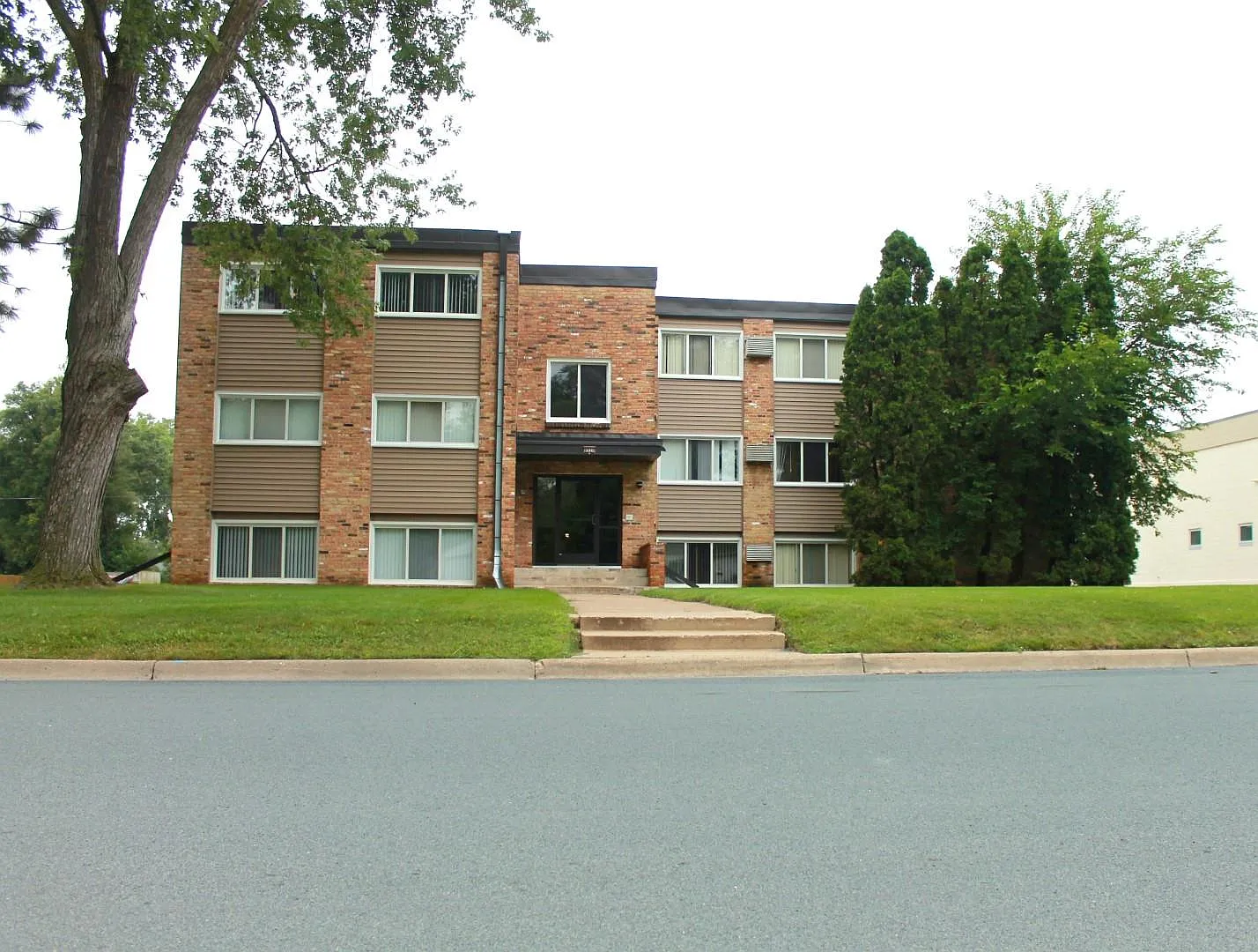 8920 Wentworth Apartments — Photo 4