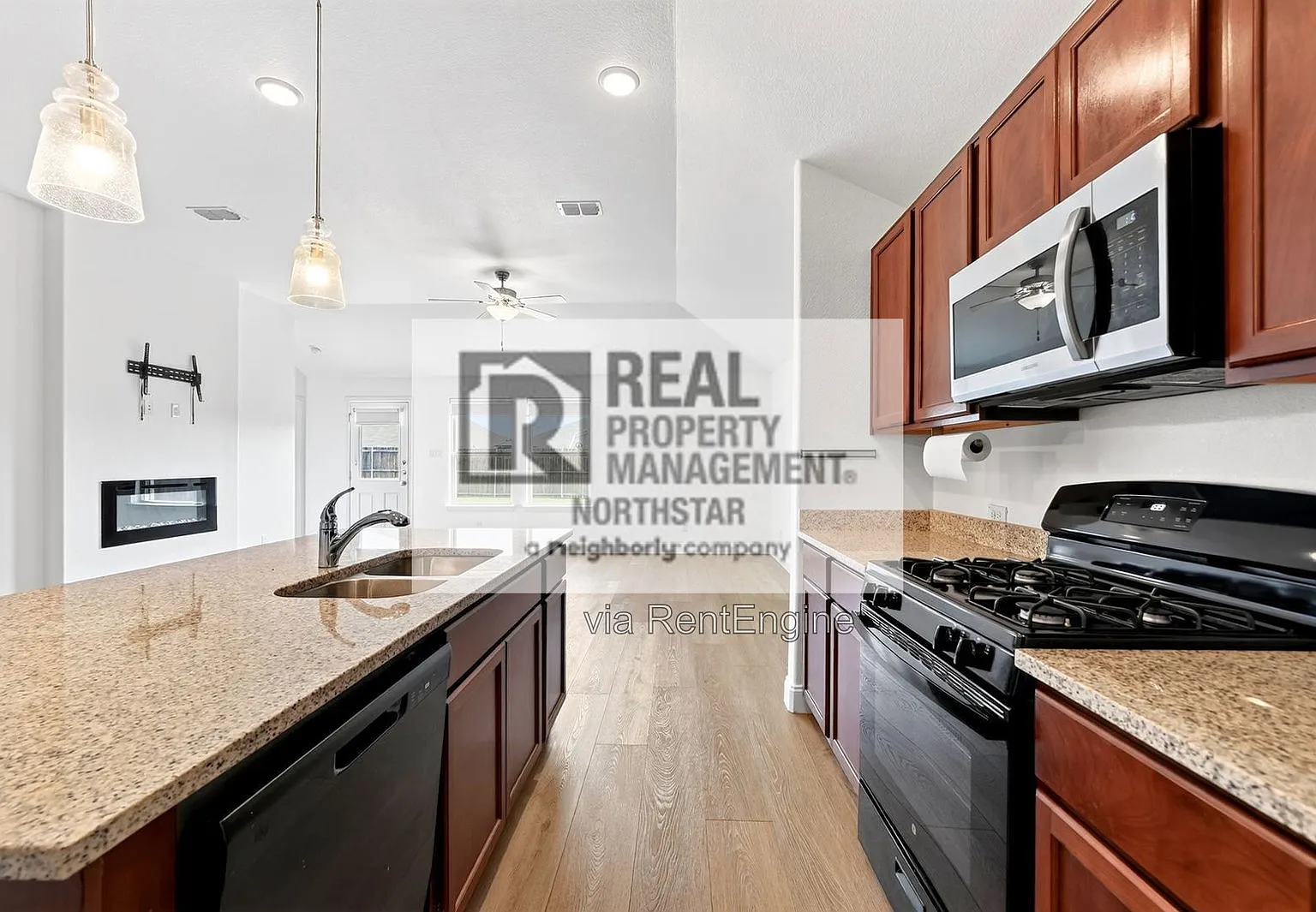 3 bed, 2.0 bath, 1899 sqft, $2,195 — Photo 3